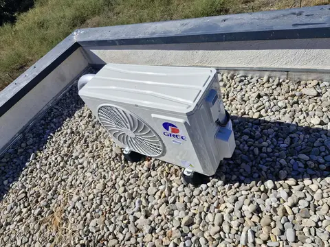 Pose de climatisation murale — chantier KP Énergie à Perpignan (photo 3)