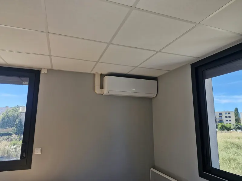 Pose d'une climatisation réversible par KP Énergie à Perpignan