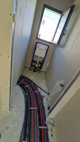 Pose de WC suspendu — chantier KP Énergie à Perpignan (photo 4)